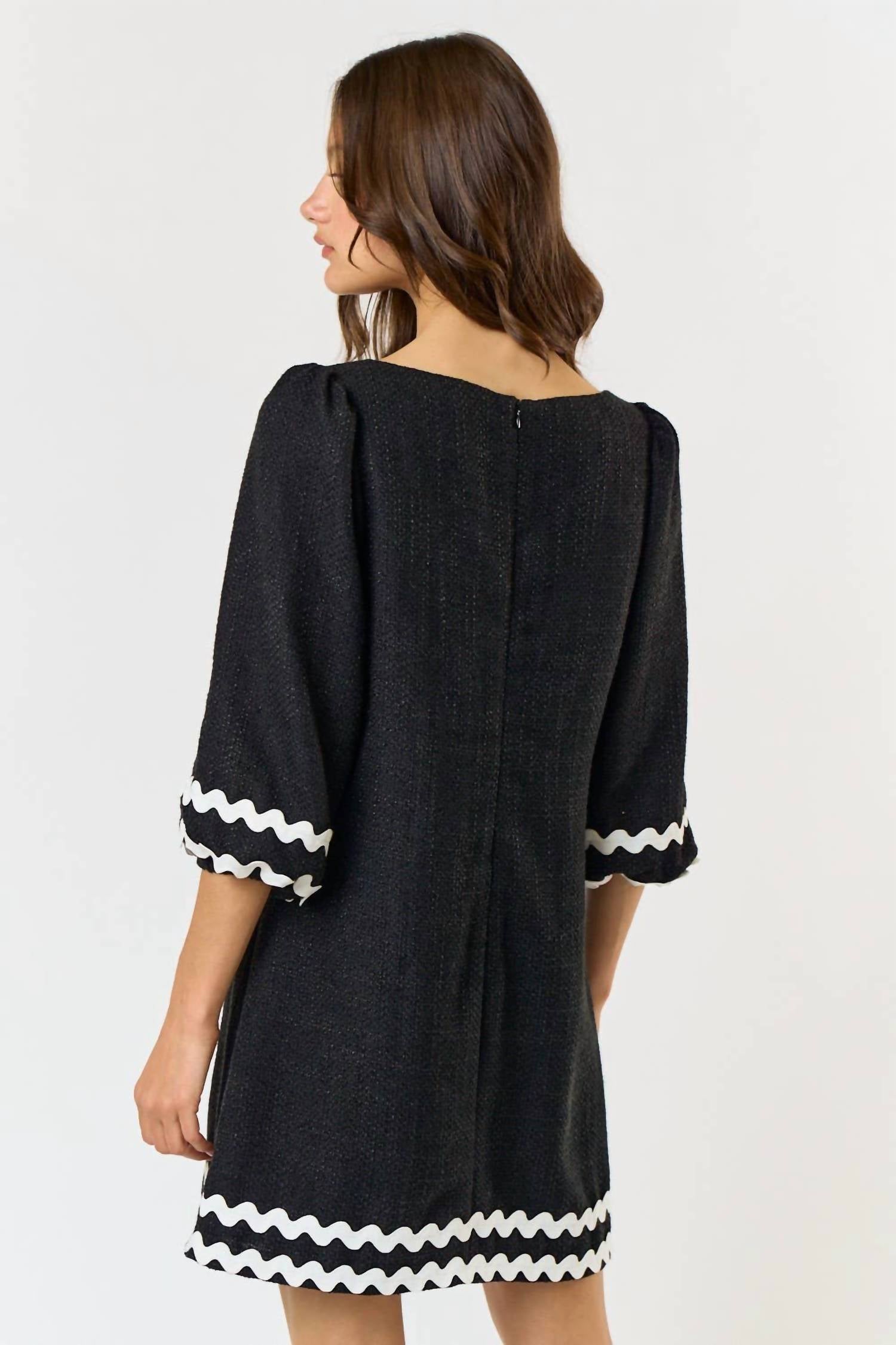 Lalavon - Tres Chic Boucle V-neck Dress
