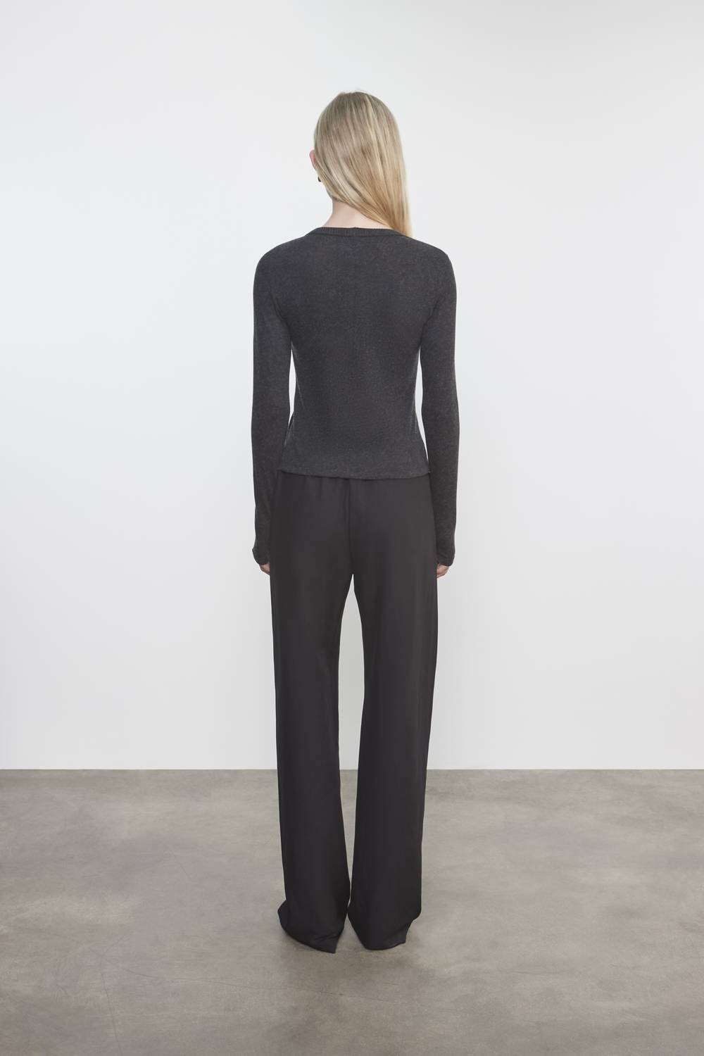 Enza Costa - CASHMERE NEW CLASSIC LONG SLEEVE CREW TOP