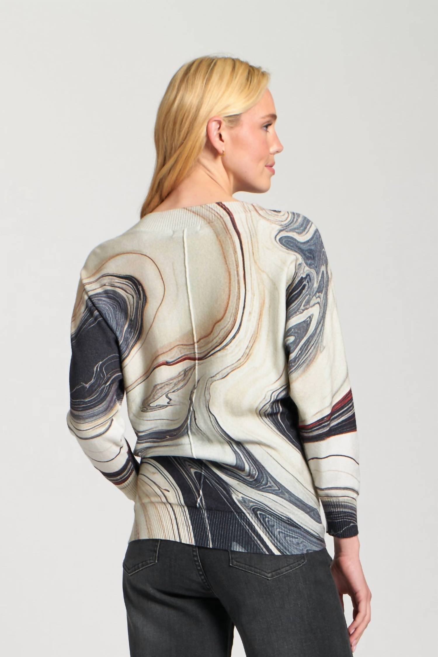 Apny - Sunset Marble Printed V-neck Pullover Top