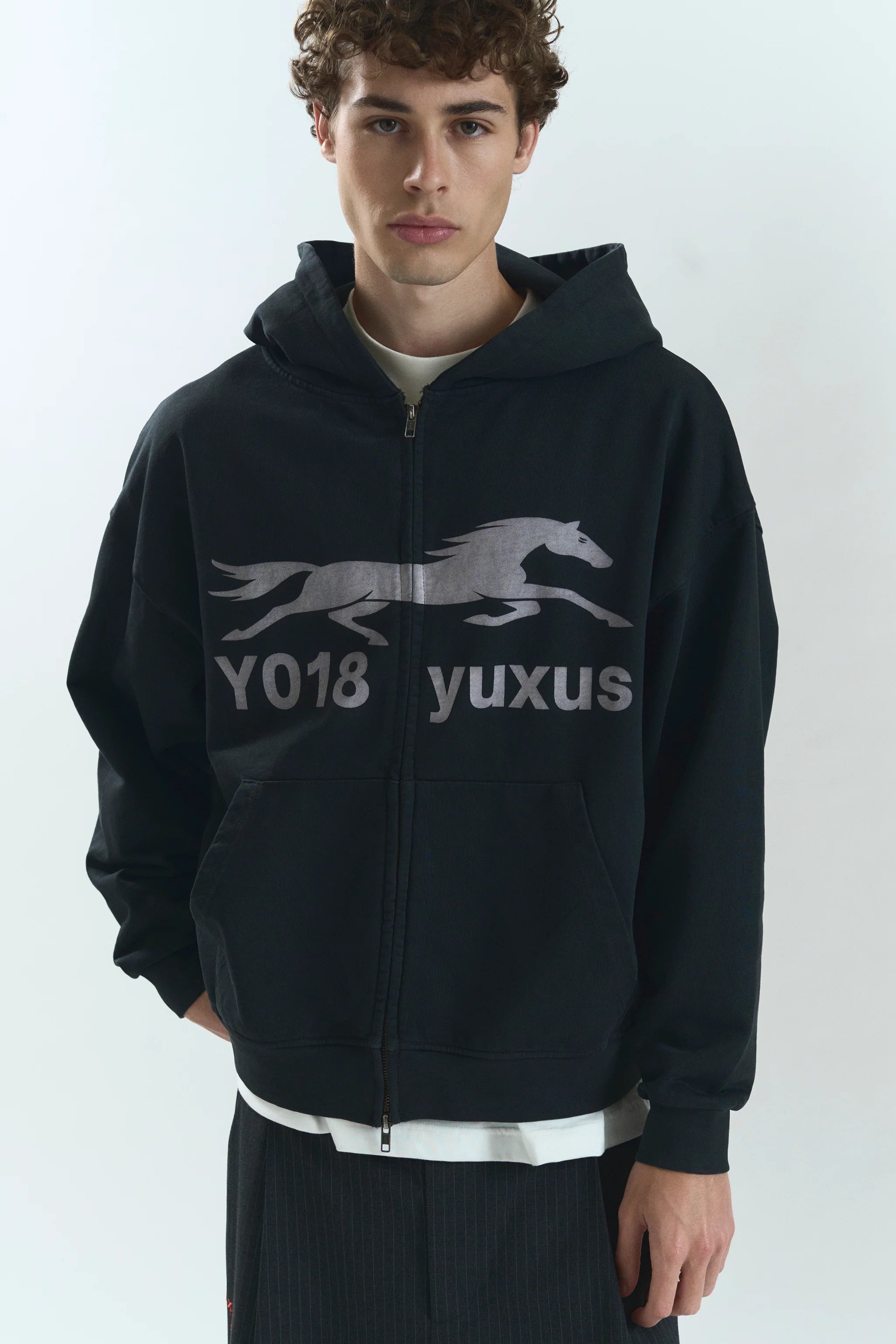 GARN LOWERCASE ZIP BLACK
