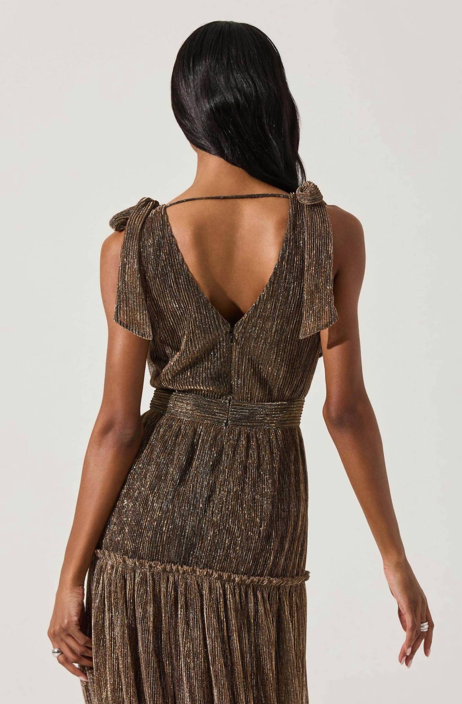 Astr - Desma Metallic V-neck Midi Dress